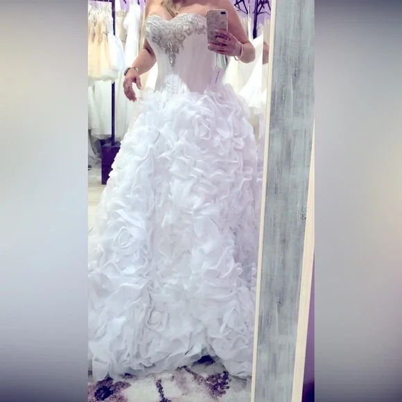 white christmas dresses Custom Made Luxury Wedding Pre-Loved Wedding Dress (Amal)